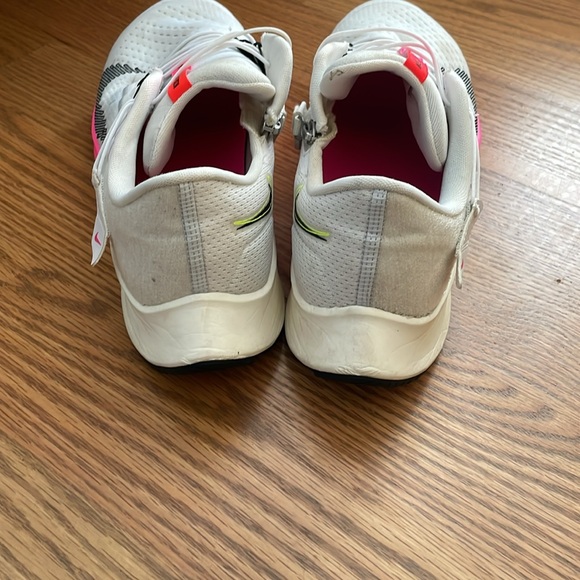 Nike Air Zoom Pegasus 38 Flyease - Picture 6 of 9